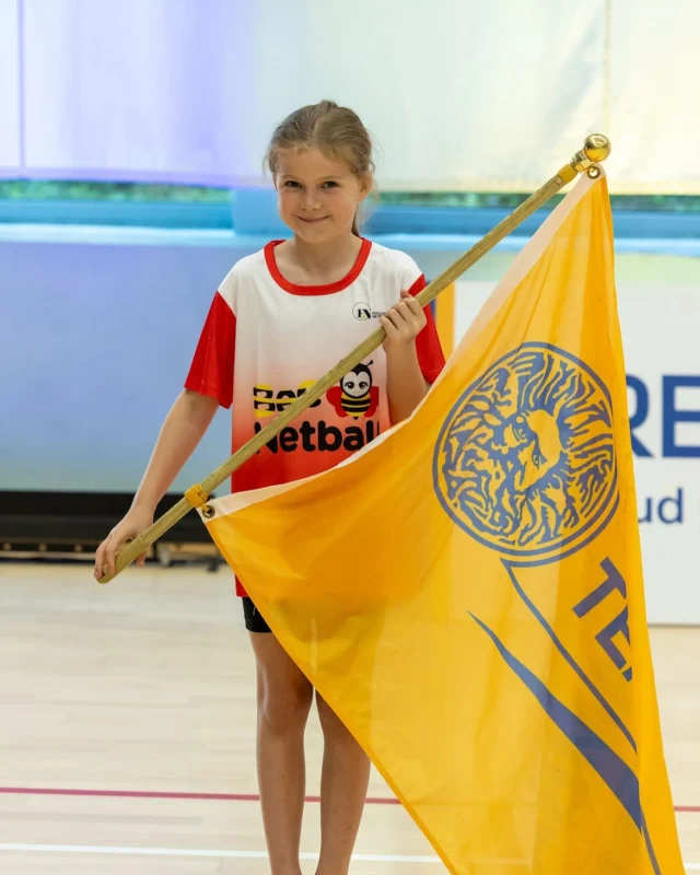 It was a huge pleasure to welcome Bee Netballers from the Bristol Hive and Walking Netballers from Trailblazers, Speedwell and Westbury Netball clubs to our Big Blue & Gold Bash! 

Thank you to our friends at @netballsw and @englandnetball for all your support in showcasing these wonderful netball initiatives to the Team Bath community. 

If you would like to learn about Bee Netball or walking netball then please visit: 

🏐 www.netballsouthwest.co.uk or email 
🏐 southwest@englandnetball.co.uk

#impossibletoignore #bigblueandgoldbash